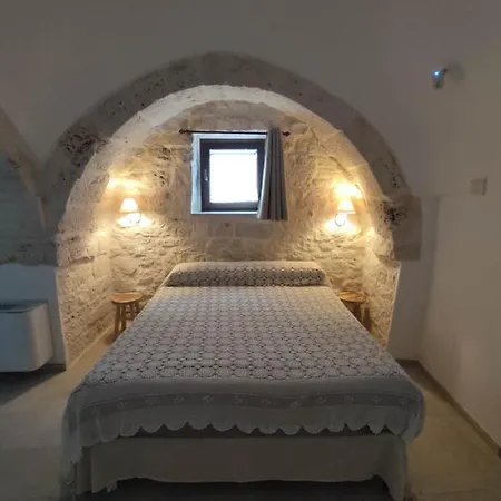 L'humus Dei Trulli House * Martina Franca